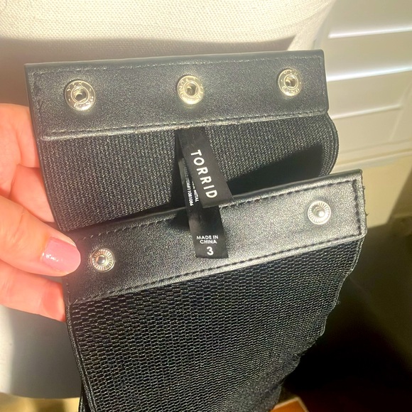 🥋🖤Torrid Black 5” Wide Stretch Belt W/6 Eyelets & Lace Up Bow 3 Snap Back Sz 3 - Picture 3 of 3